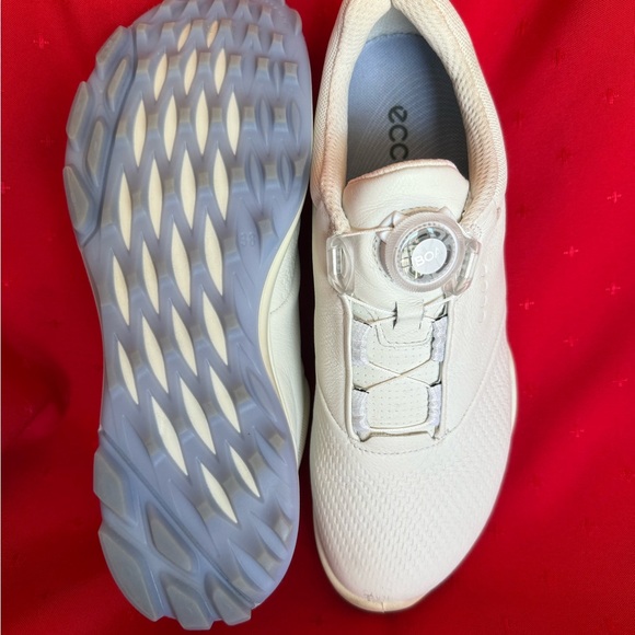 Ecco White Golf Shoes with BOA Lacing System - Picture 2 of 4